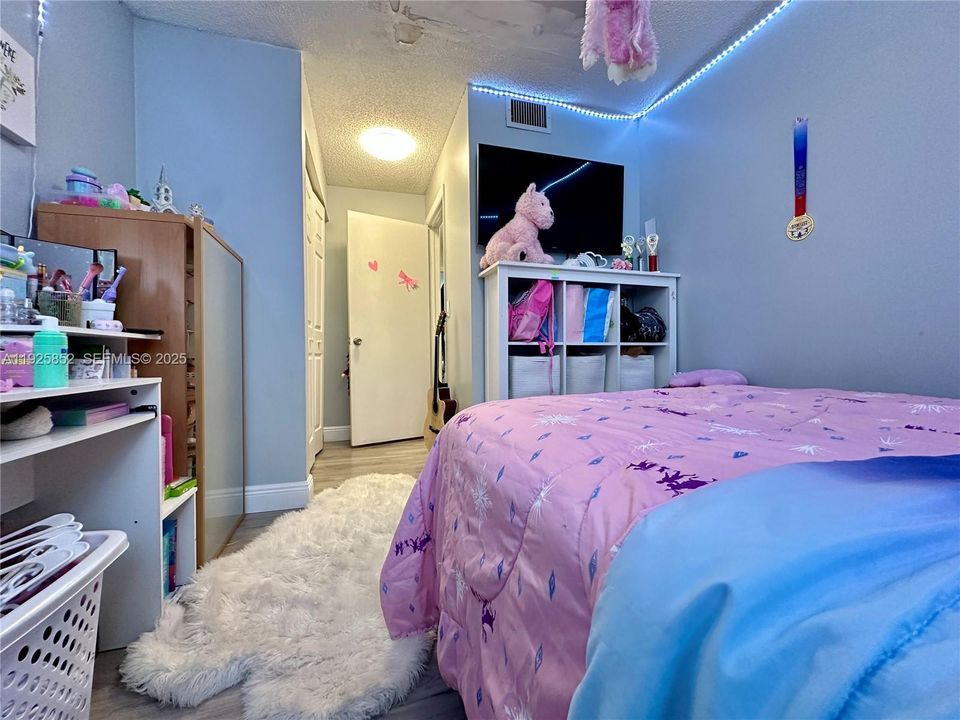 For Sale: $359,999 (4 beds, 2 baths, 1512 Square Feet)