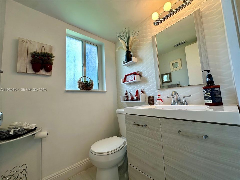 For Sale: $359,999 (4 beds, 2 baths, 1512 Square Feet)