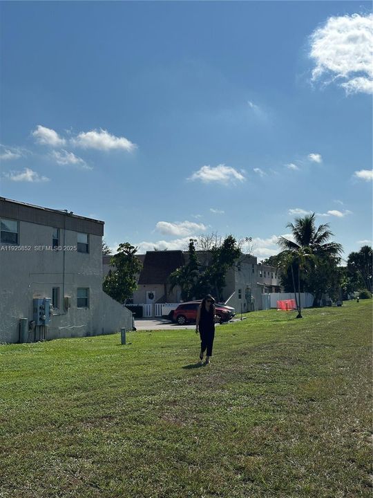 For Sale: $359,999 (4 beds, 2 baths, 1512 Square Feet)