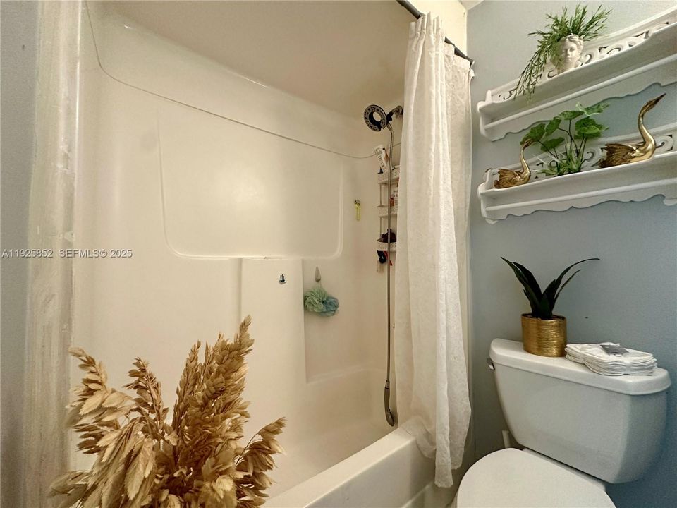 For Sale: $359,999 (4 beds, 2 baths, 1512 Square Feet)