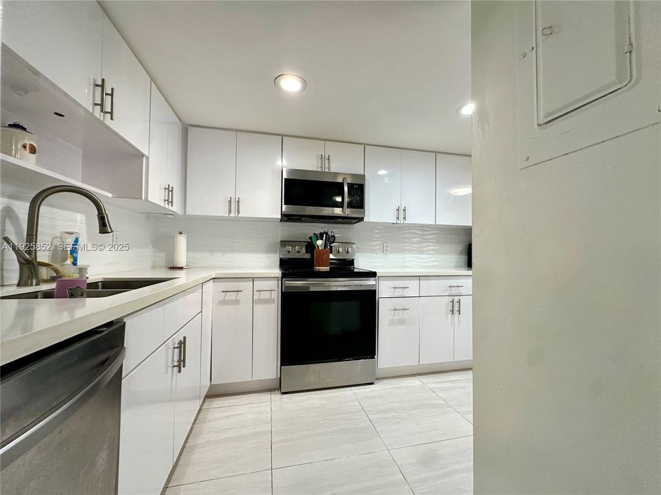 For Sale: $359,999 (4 beds, 2 baths, 1512 Square Feet)