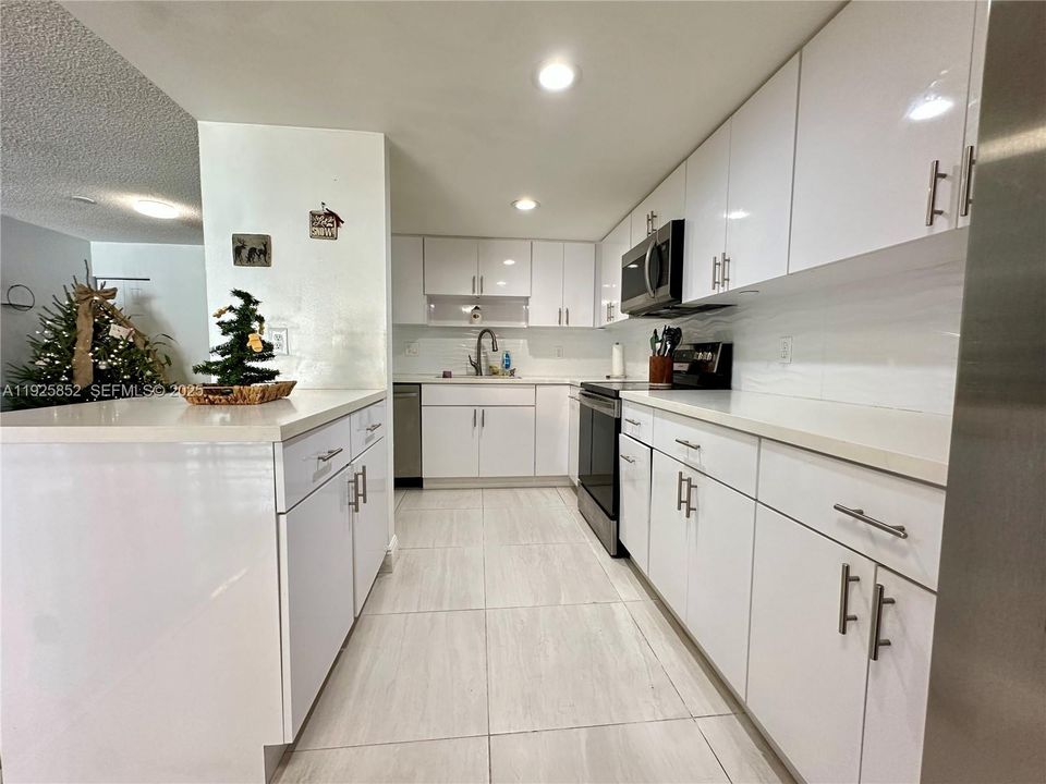 For Sale: $359,999 (4 beds, 2 baths, 1512 Square Feet)