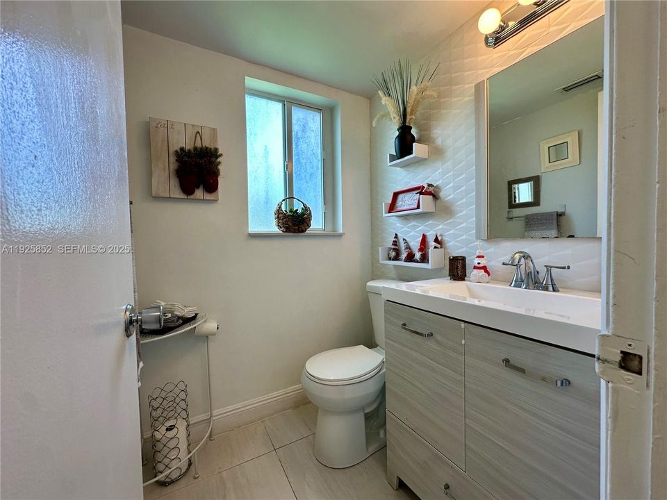 For Sale: $359,999 (4 beds, 2 baths, 1512 Square Feet)