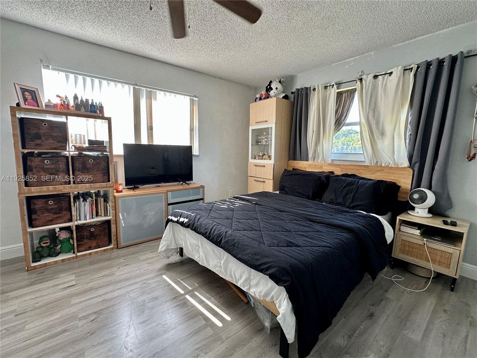 For Sale: $359,999 (4 beds, 2 baths, 1512 Square Feet)