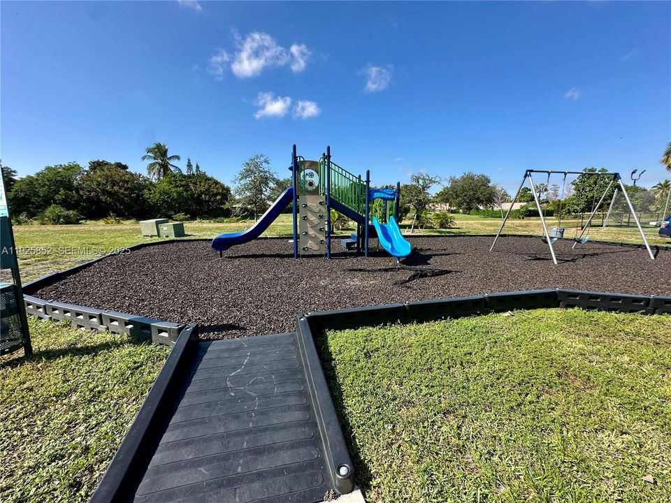 For Sale: $359,999 (4 beds, 2 baths, 1512 Square Feet)