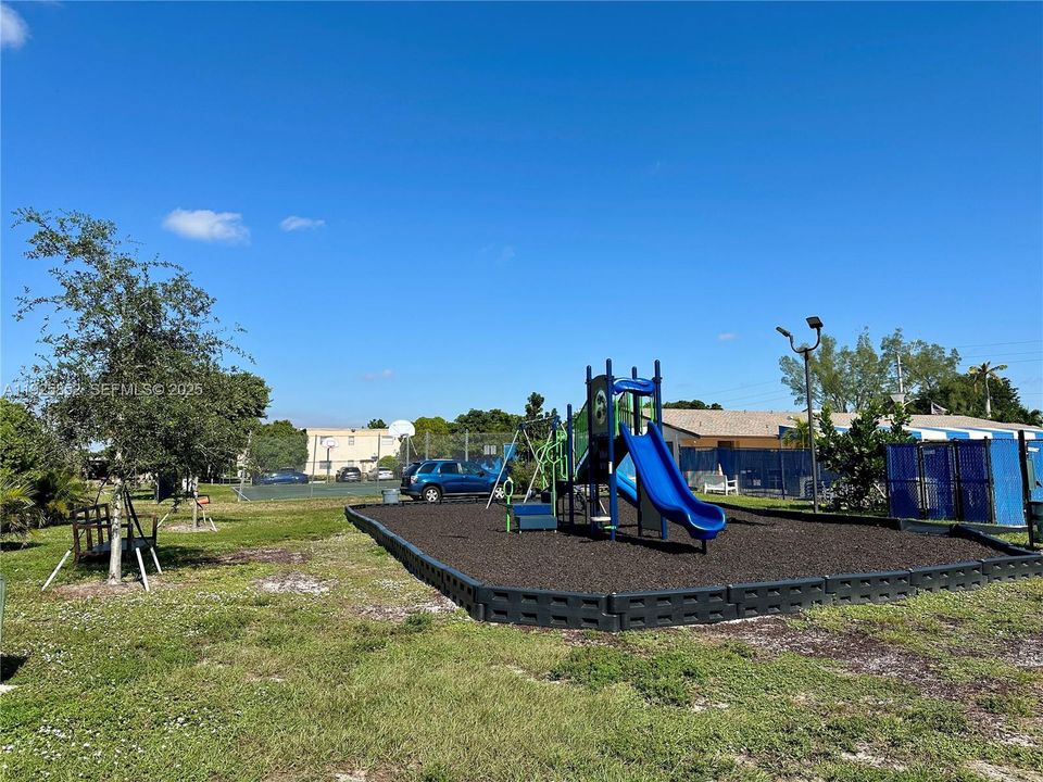 For Sale: $359,999 (4 beds, 2 baths, 1512 Square Feet)