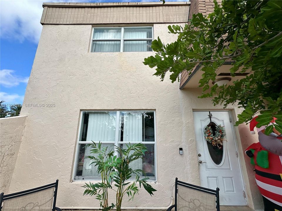 For Sale: $359,999 (4 beds, 2 baths, 1512 Square Feet)