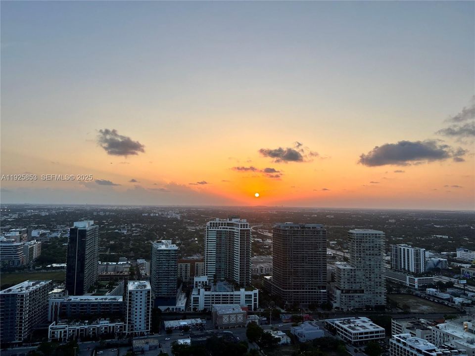 For Rent: $4,000 (1 beds, 1 baths, 833 Square Feet)