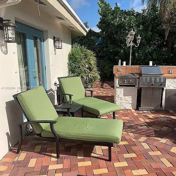 待售: $899,900 (2 贝兹, 2 浴室, 1770 平方英尺)