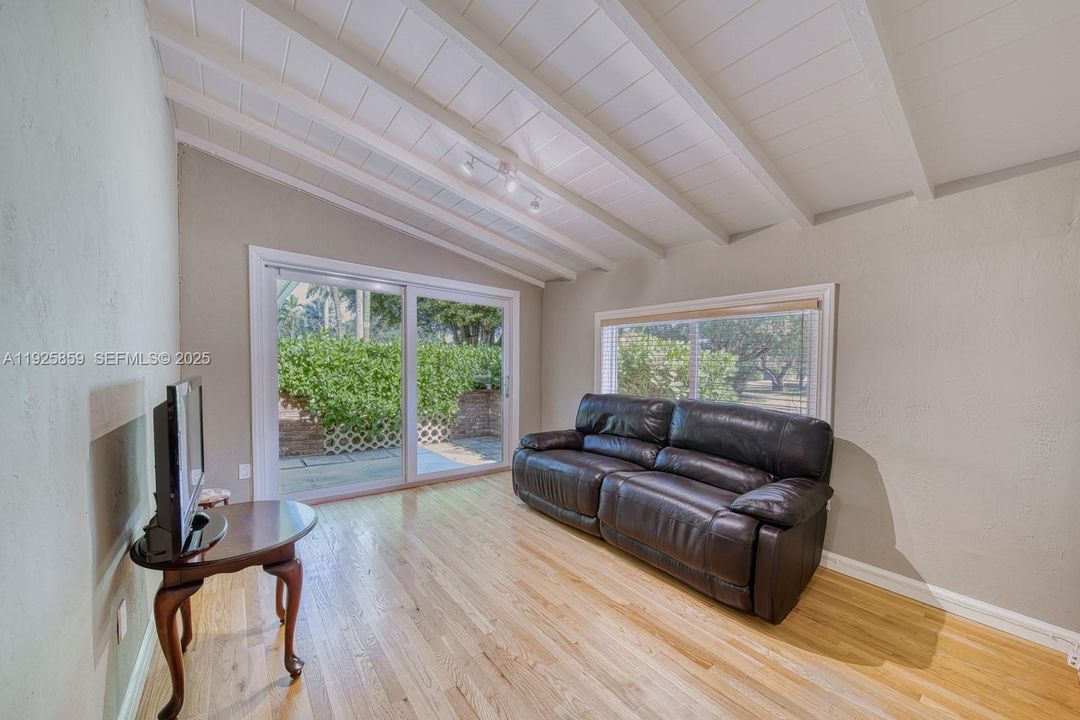 待售: $1,499,000 (3 贝兹, 2 浴室, 2050 平方英尺)