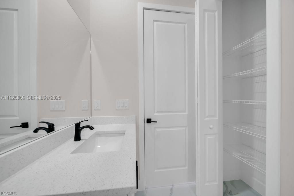 待售: $529,900 (0 贝兹, 0 浴室, 1199 平方英尺)