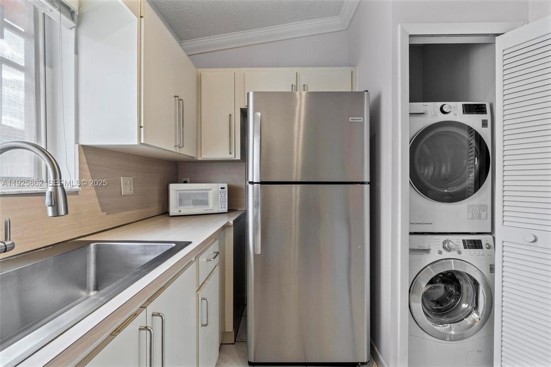 В аренду: $2,350 (2 спален, 2 ванн, 870 Квадратных фут)