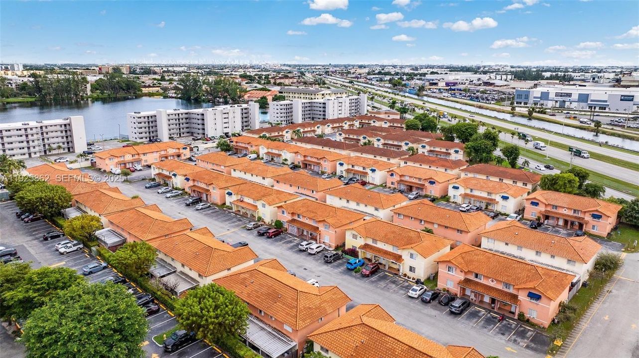 В аренду: $2,350 (2 спален, 2 ванн, 870 Квадратных фут)