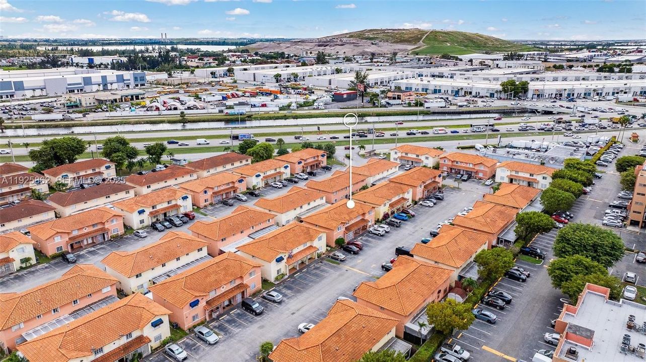 В аренду: $2,350 (2 спален, 2 ванн, 870 Квадратных фут)