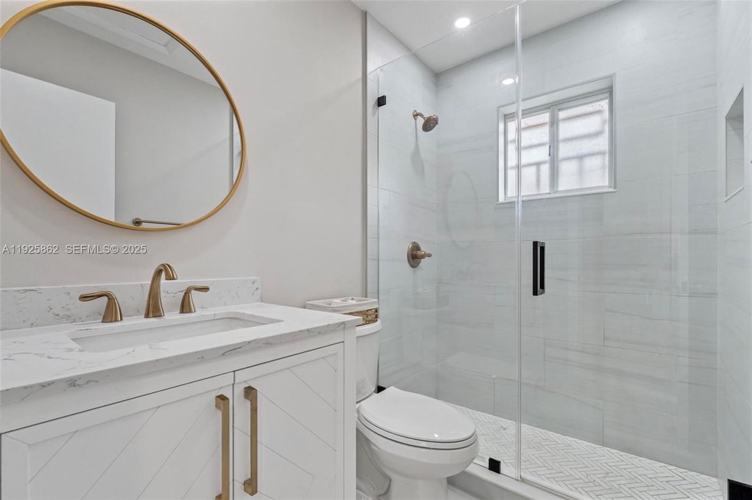 В аренду: $2,350 (2 спален, 2 ванн, 870 Квадратных фут)