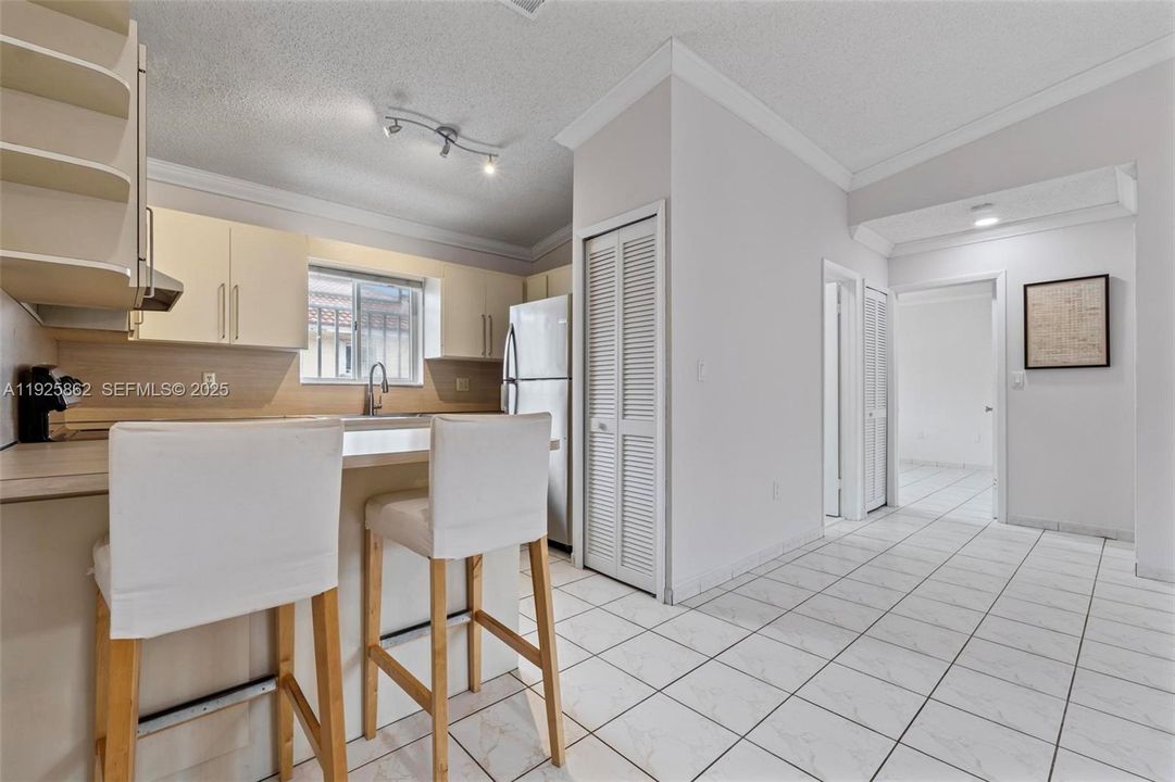 В аренду: $2,350 (2 спален, 2 ванн, 870 Квадратных фут)