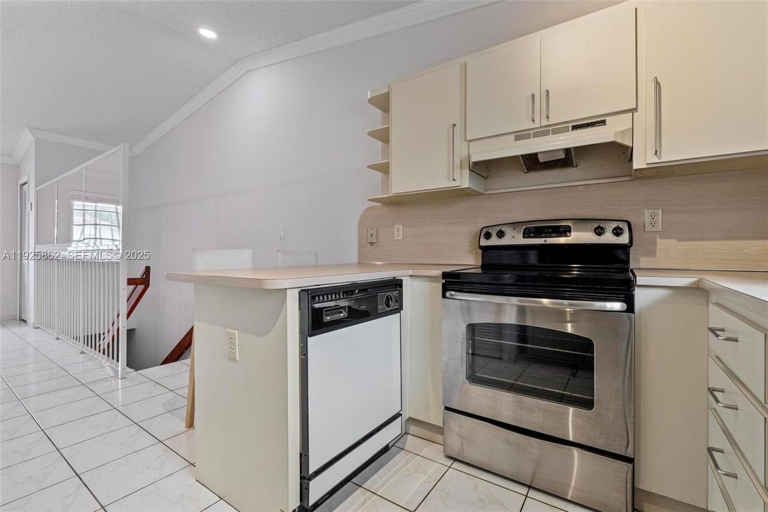 В аренду: $2,350 (2 спален, 2 ванн, 870 Квадратных фут)