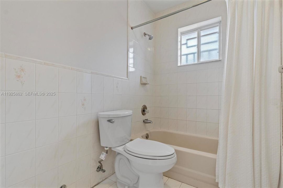 В аренду: $2,350 (2 спален, 2 ванн, 870 Квадратных фут)