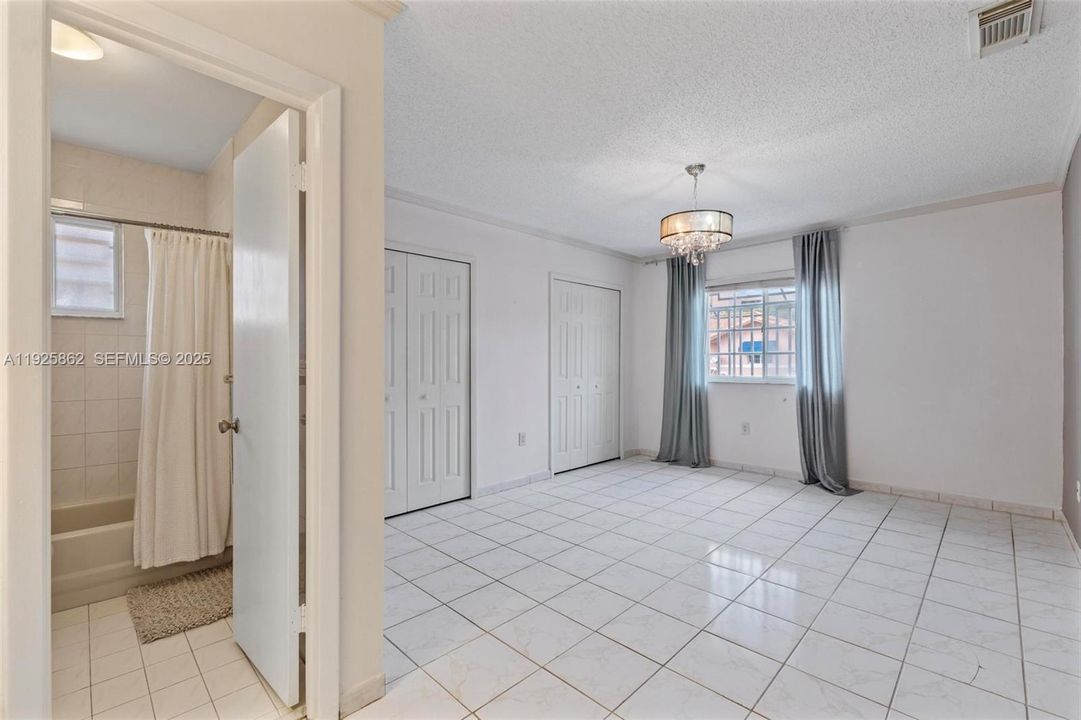 В аренду: $2,350 (2 спален, 2 ванн, 870 Квадратных фут)