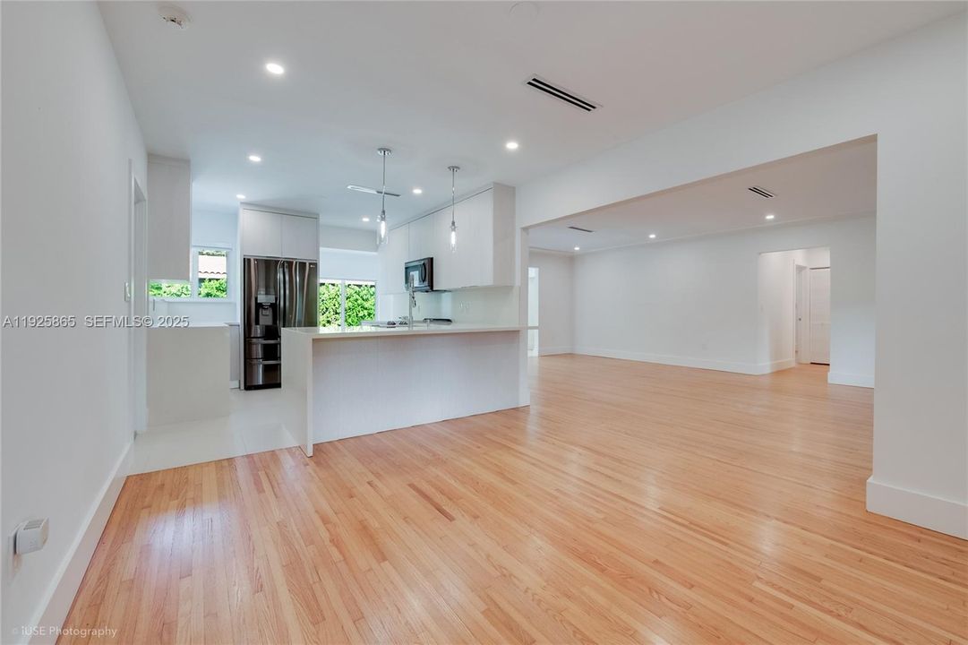 В аренду: $11,000 (3 спален, 3 ванн, 2450 Квадратных фут)