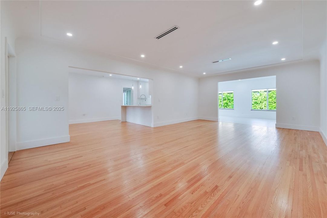 В аренду: $11,000 (3 спален, 3 ванн, 2450 Квадратных фут)