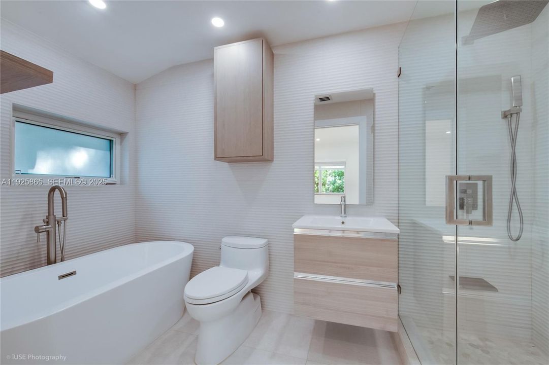 В аренду: $11,000 (3 спален, 3 ванн, 2450 Квадратных фут)