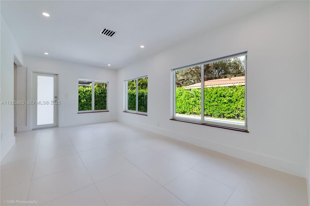 В аренду: $11,000 (3 спален, 3 ванн, 2450 Квадратных фут)