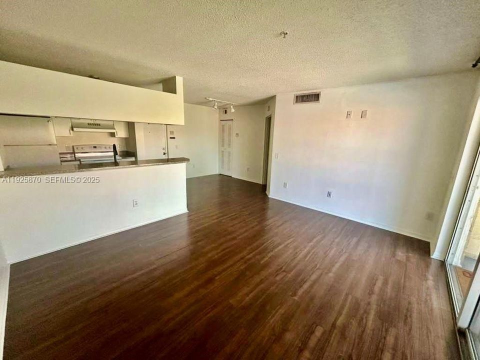 For Rent: $1,699 (1 beds, 1 baths, 537 Square Feet)