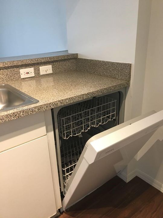 For Rent: $1,699 (1 beds, 1 baths, 537 Square Feet)