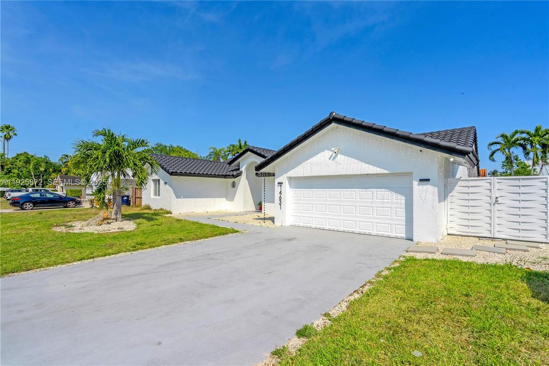 For Sale: $699,000 (3 beds, 2 baths, 1615 Square Feet)