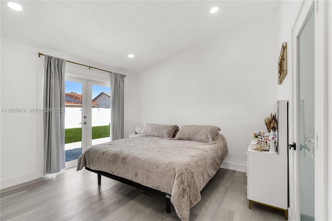 For Sale: $699,000 (3 beds, 2 baths, 1615 Square Feet)