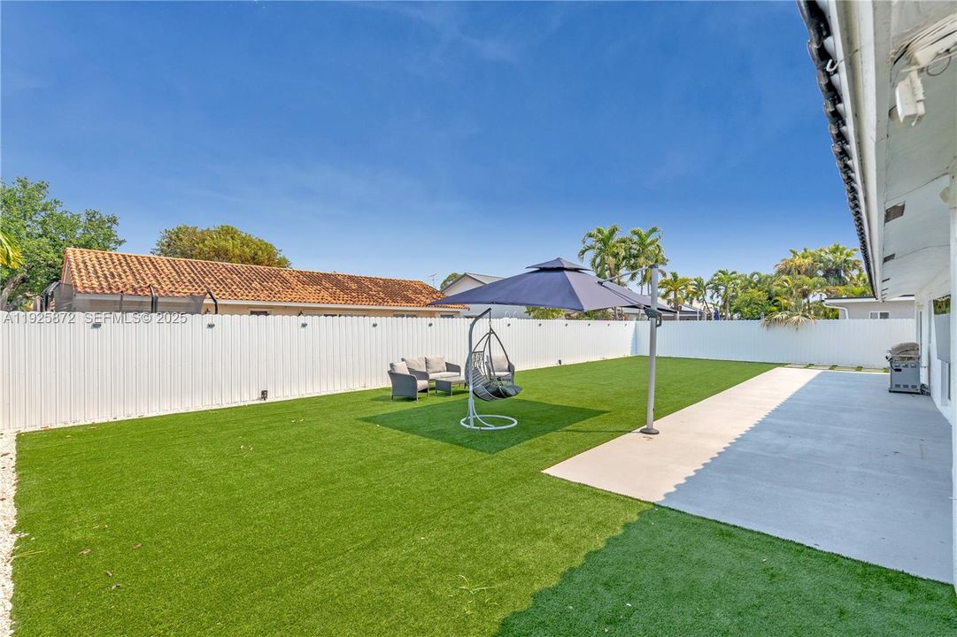 For Sale: $699,000 (3 beds, 2 baths, 1615 Square Feet)