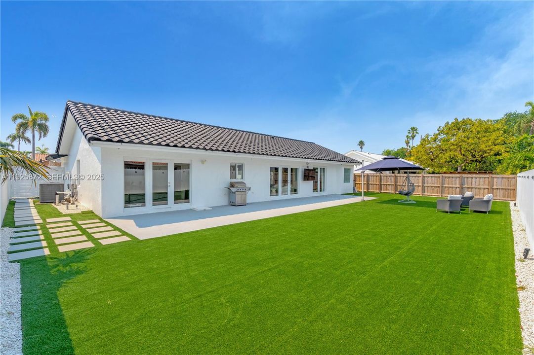 For Sale: $699,000 (3 beds, 2 baths, 1615 Square Feet)