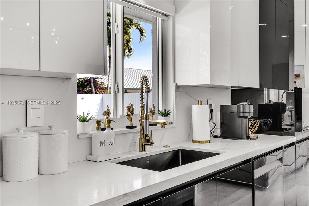 For Sale: $699,000 (3 beds, 2 baths, 1615 Square Feet)