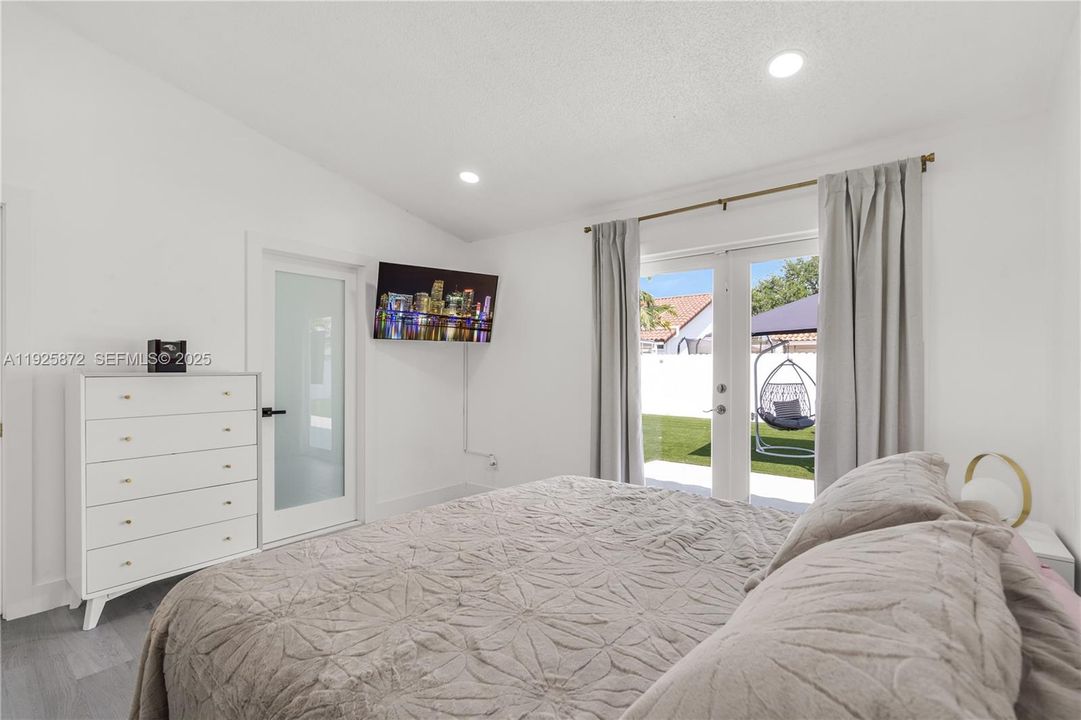 For Sale: $699,000 (3 beds, 2 baths, 1615 Square Feet)