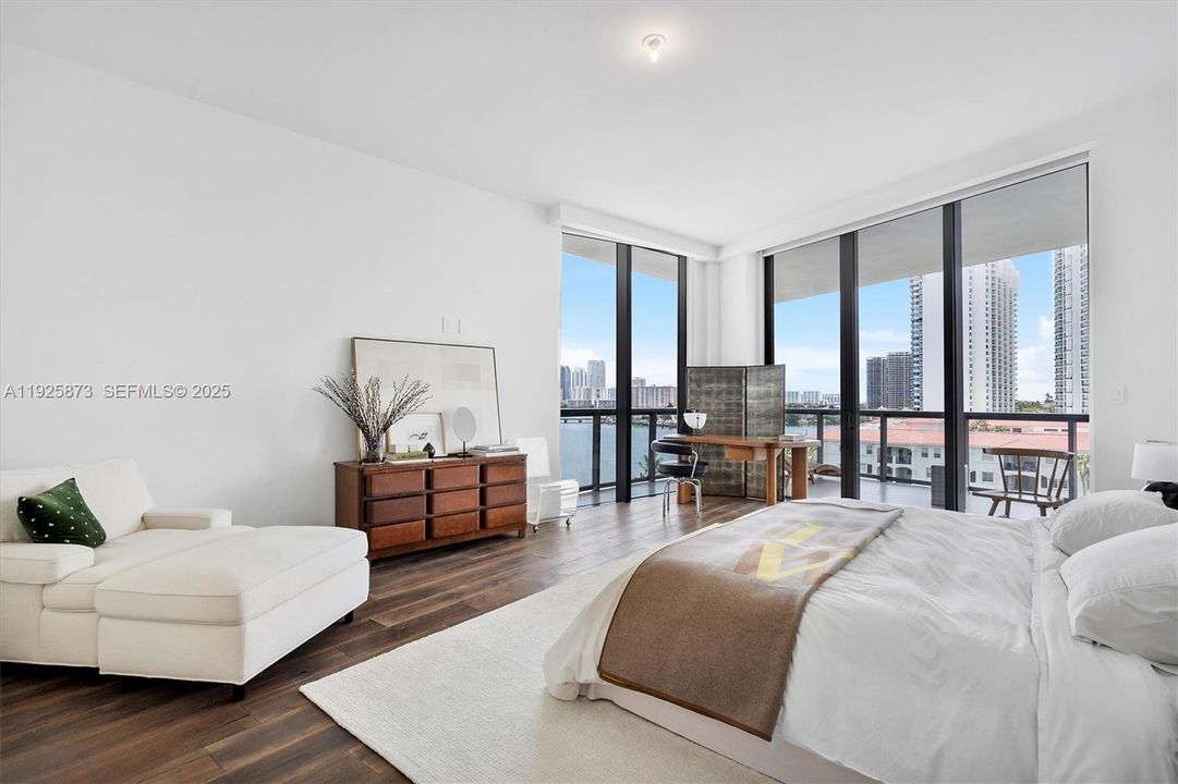 For Sale: $1,875,000 (3 beds, 4 baths, 2518 Square Feet)