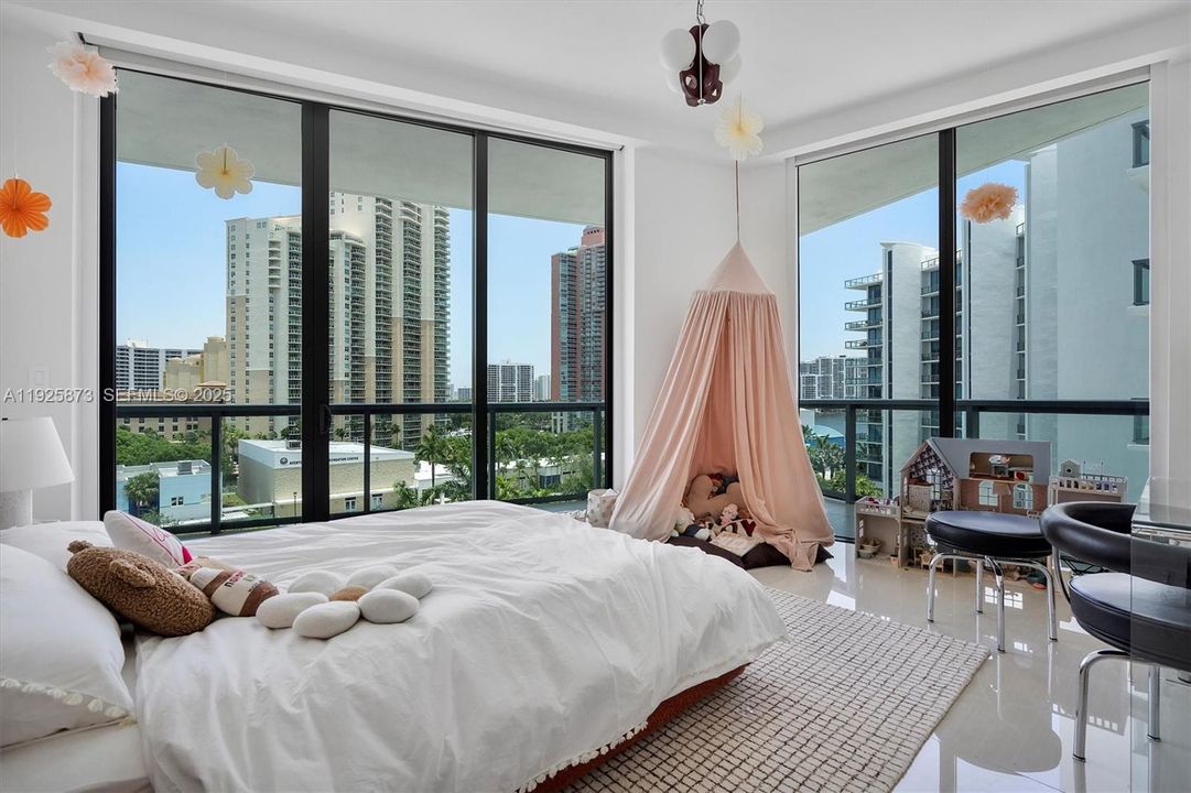 For Sale: $1,875,000 (3 beds, 4 baths, 2518 Square Feet)