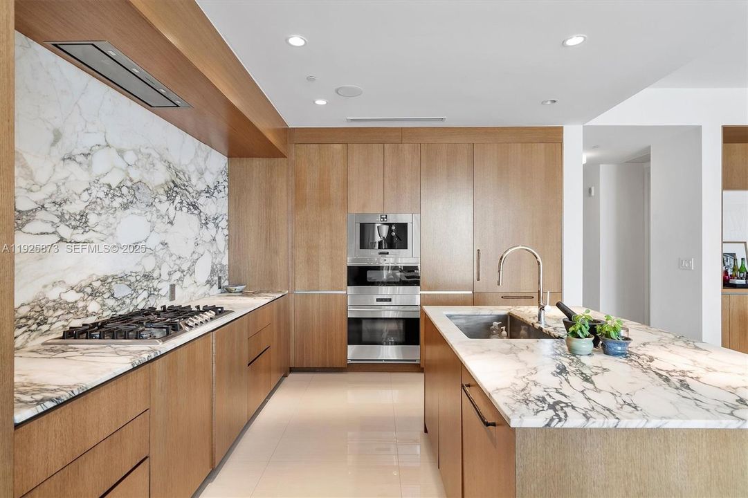 For Sale: $1,875,000 (3 beds, 4 baths, 2518 Square Feet)