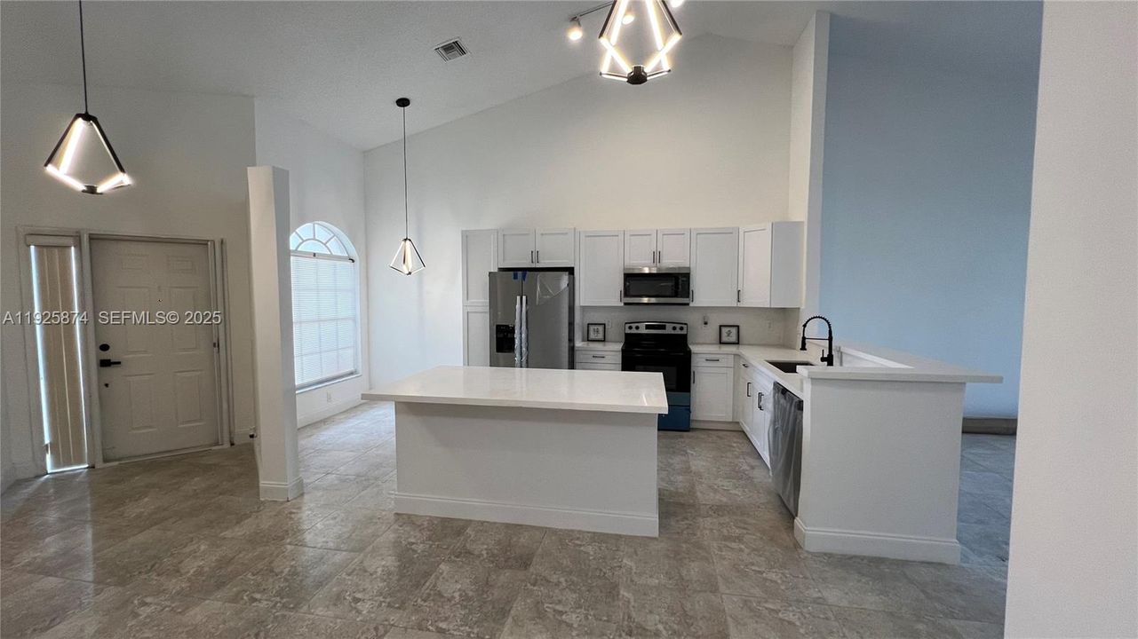 For Sale: $435,000 (2 beds, 2 baths, 1471 Square Feet)