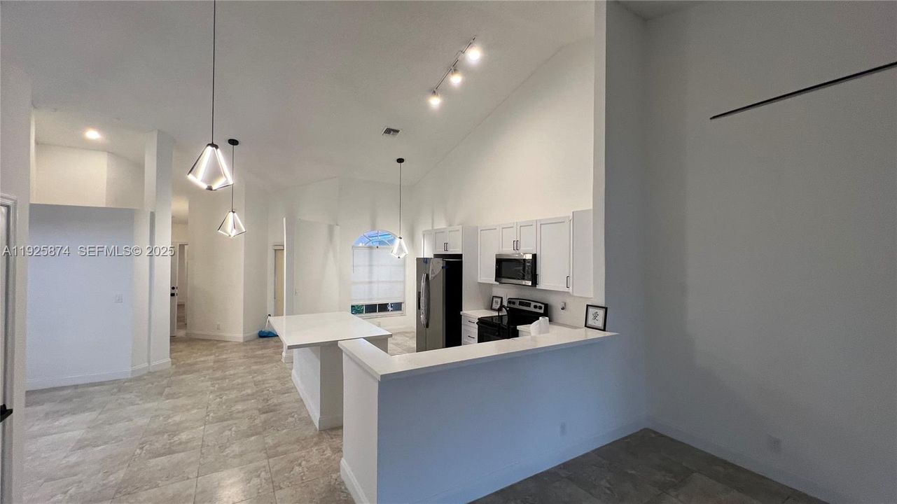 For Sale: $435,000 (2 beds, 2 baths, 1471 Square Feet)