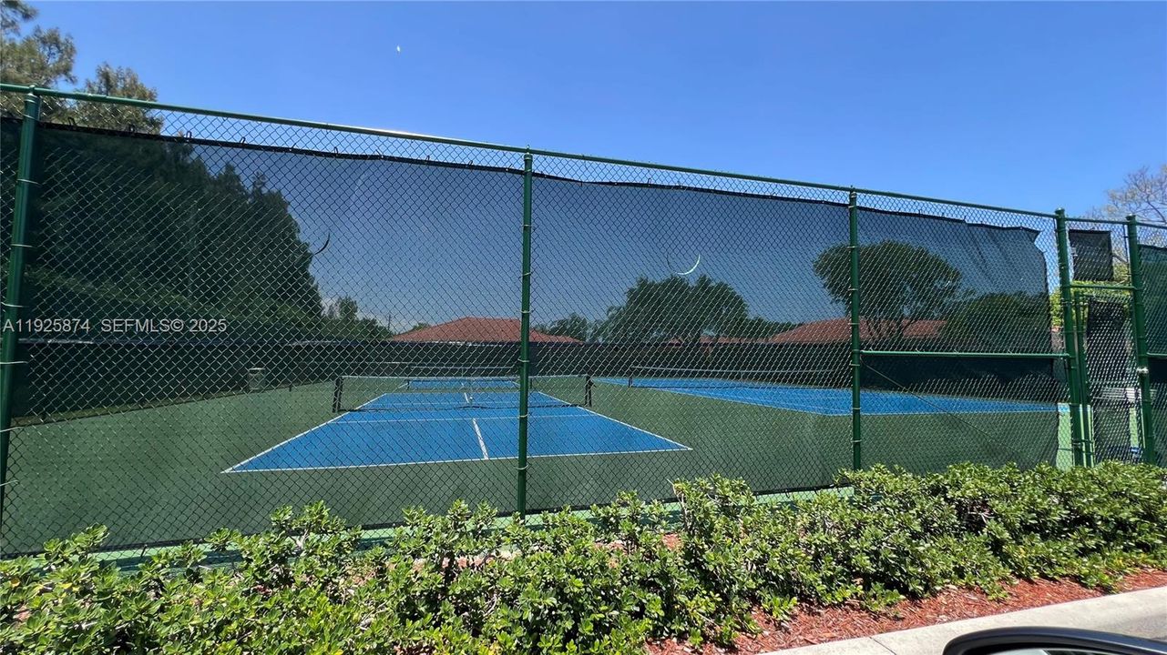 For Sale: $435,000 (2 beds, 2 baths, 1471 Square Feet)