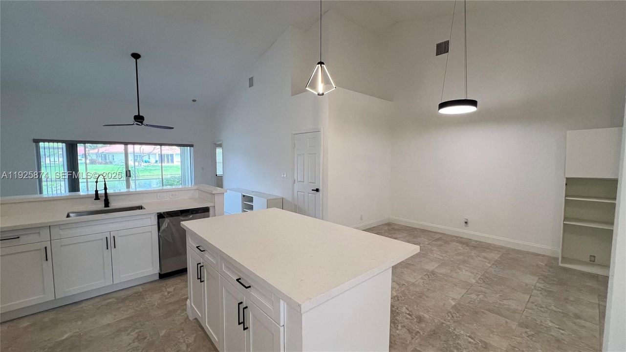 For Sale: $435,000 (2 beds, 2 baths, 1471 Square Feet)
