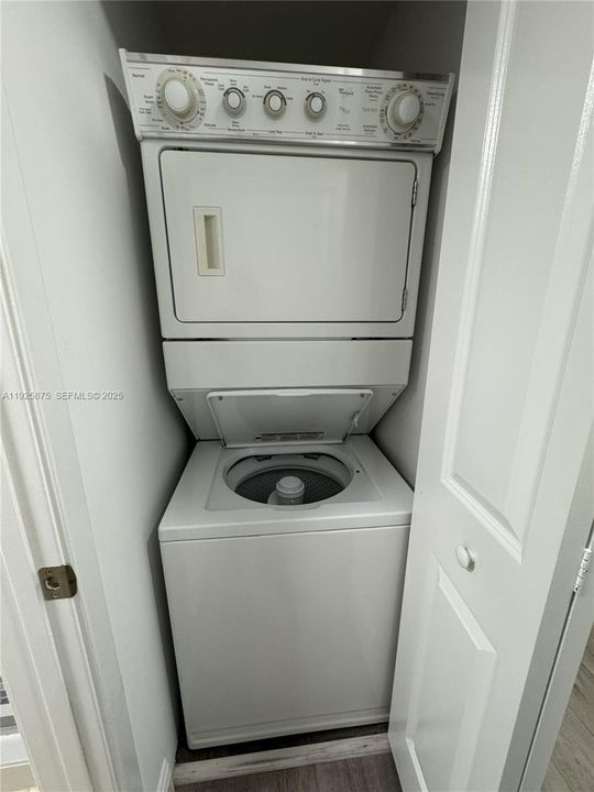 For Rent: $2,975 (1 beds, 1 baths, 630 Square Feet)