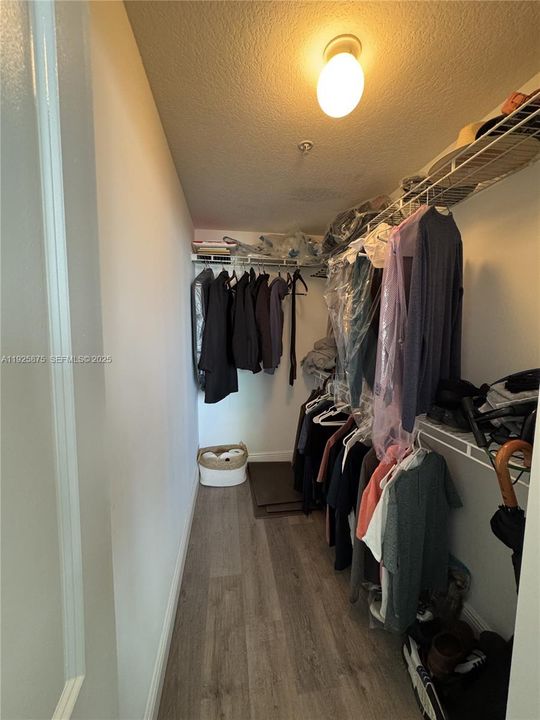 For Rent: $2,975 (1 beds, 1 baths, 630 Square Feet)