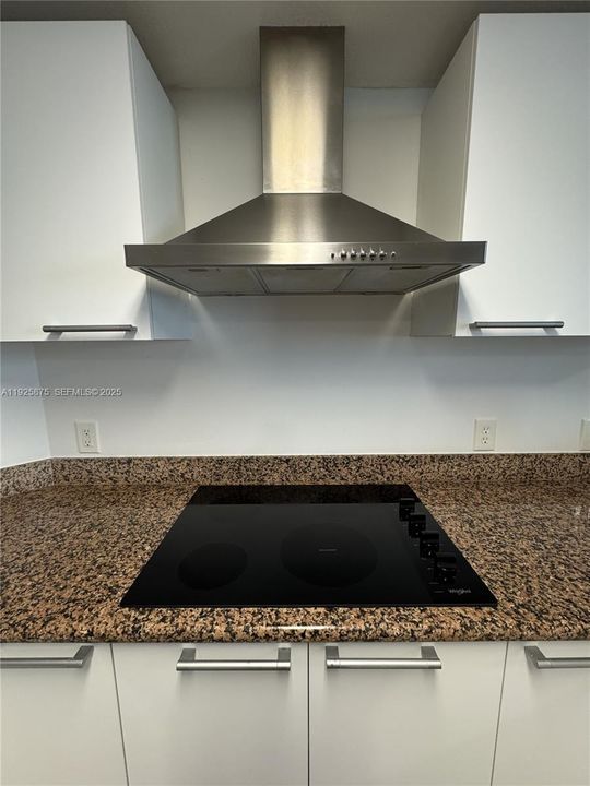 For Rent: $2,975 (1 beds, 1 baths, 630 Square Feet)