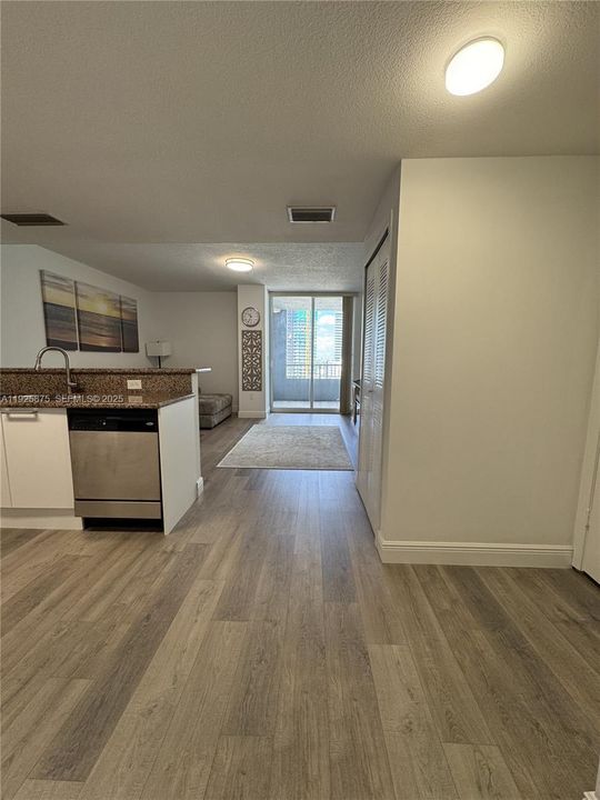 For Rent: $2,975 (1 beds, 1 baths, 630 Square Feet)