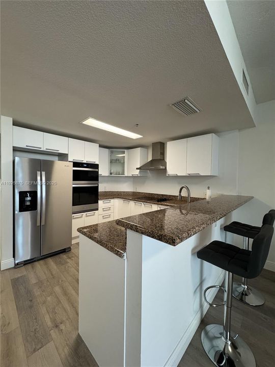 For Rent: $2,975 (1 beds, 1 baths, 630 Square Feet)