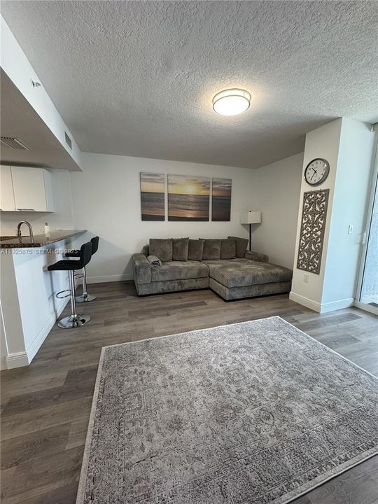 For Rent: $2,975 (1 beds, 1 baths, 630 Square Feet)