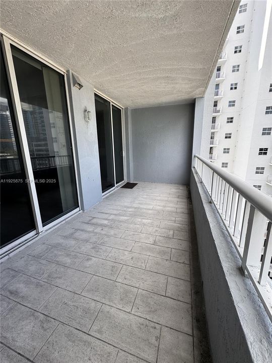 For Rent: $2,975 (1 beds, 1 baths, 630 Square Feet)