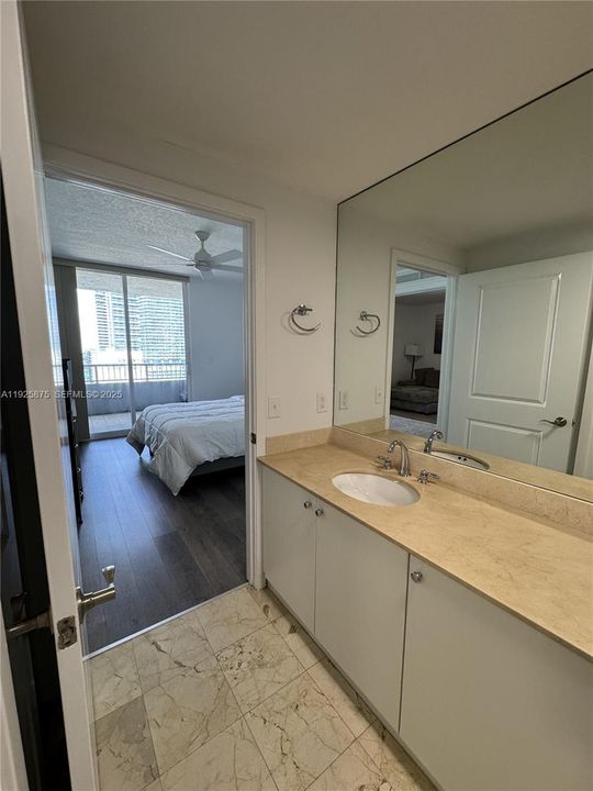 For Rent: $2,975 (1 beds, 1 baths, 630 Square Feet)